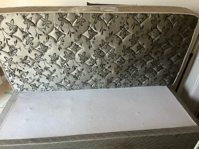 Cama de solteiro , em ótimo estado mas usada