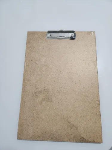 Prancha em Mdf e prendedor wire clip