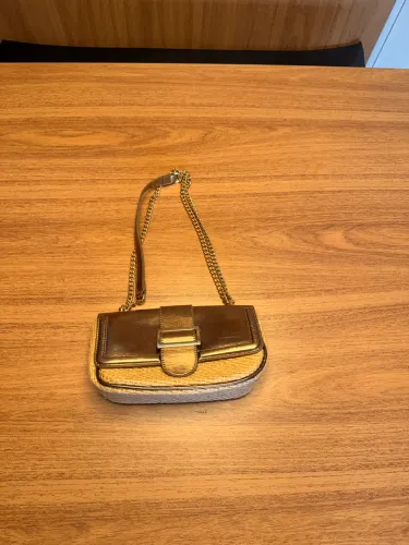 Bolsa dourada 