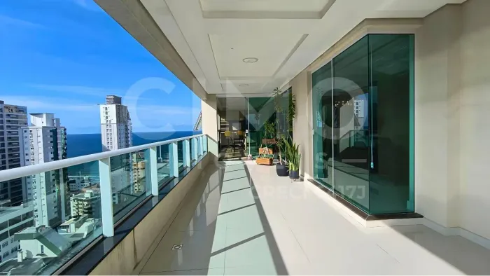 Apartamento com 5 suítes, Vista Mar (meia praia) em Itapema