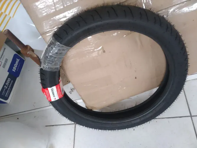 Vendi pneu sem câmera traseiro
