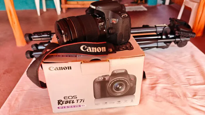 Canon T7i Semi Nova