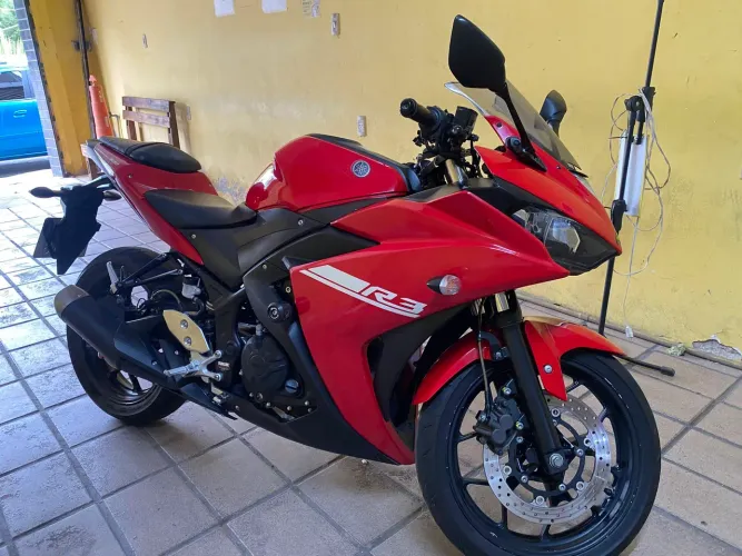 Vendo R3 com 27mil km. Muito nova