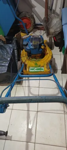 Máquina de cortar grama