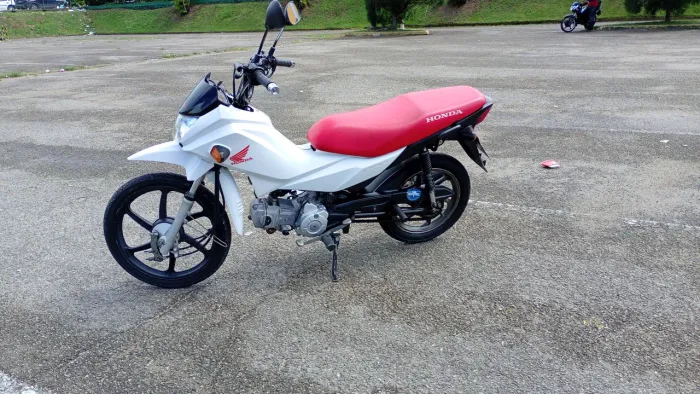 Vendo pop 110 manul Chave Reserva com apenas 18 mil km rodados 