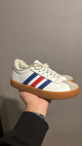 Tênis adidas infantil