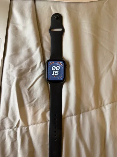 Apple Watch SE 44mm GPS + Cellular LTE Preto + Carregador