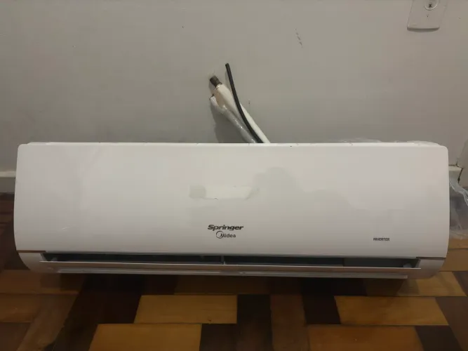 Ar condicionado Q/F 12mil Btu inverter + material p/ instalação cobre
