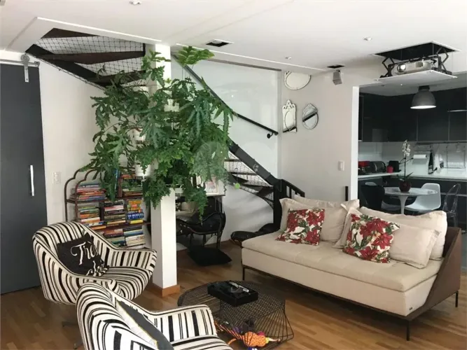 Casa à venda com 3 quartos, sendo 1 suíte, no condomínio Townhouse Village Morumbi, São Pa