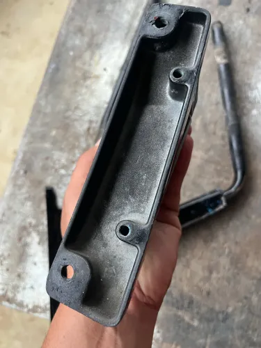 Suporte retrovisor Ford cargo
