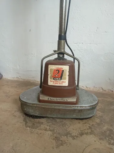 Enceradeira Electrolux antiga funcionando 