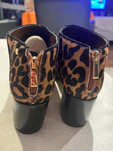 Bota marca prune pelinho Onça chick ótimas ocasiões