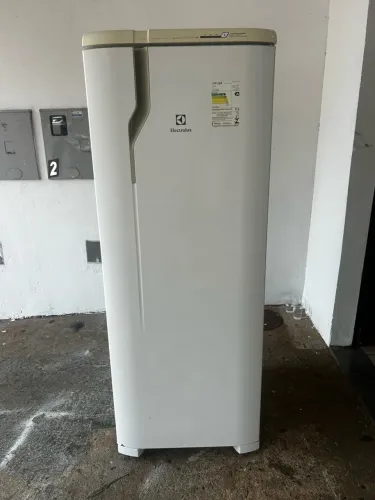 Geladeira Electrolux frost free 220v