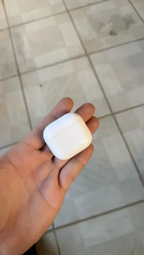 AirPods 4* Geração com cancelamento de ruído