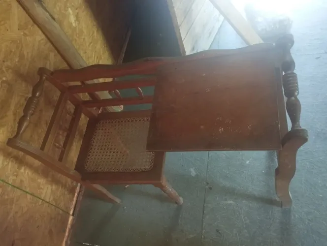 Mesa antiga de telefone