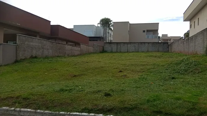 Lote em condomínio fechado de Luxo no Morro do Mendanha