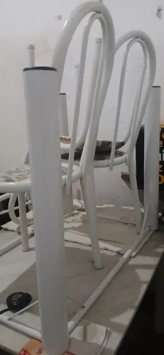 Vendo uma mesa com 4 cadeiras e pedra de mármore bem novinha