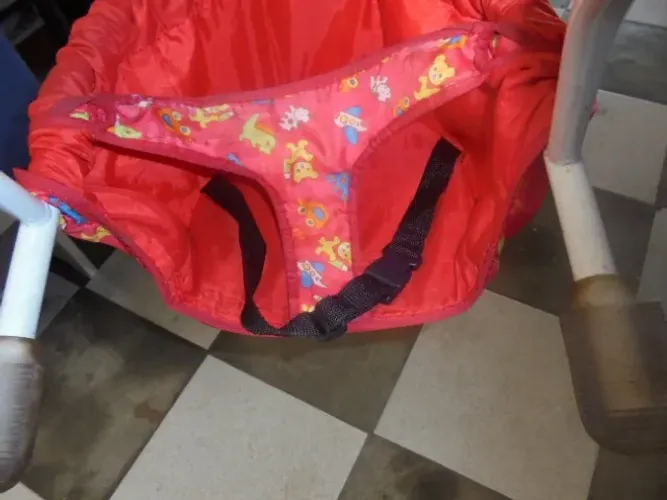 Cadeirinha infantil de alimentação
