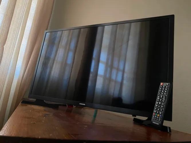 TV 32" Samsung JA290AG Excelente estado de conservação