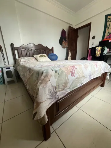 Cama de madeira