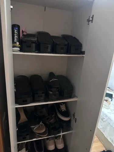 SAPATEIRA/ ESTANTE DE LIVROS