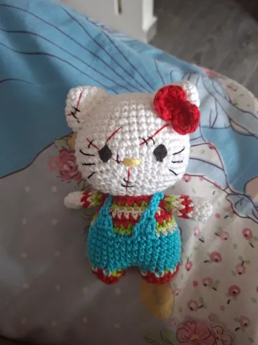 Hello Kitty Chucky de Crochê