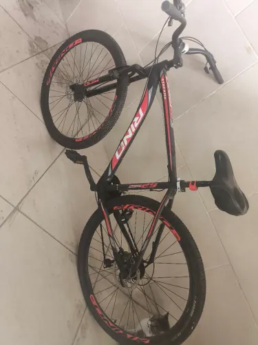 Vendo bicicleta aro 29 possui 18 marchas foi pouco usada.