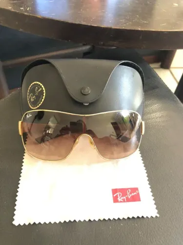 Óculos Rayban em perfeito estado 