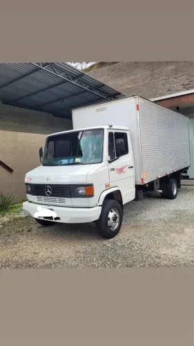 Caminhão a venda