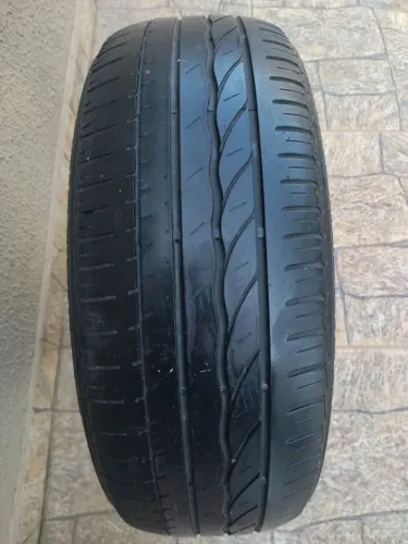 Pneu usado. Ainda dá pra usar mais ou pra step