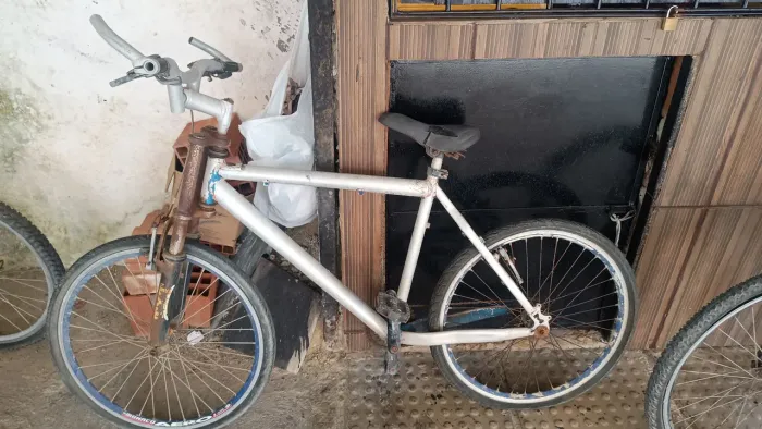 Bicicleta de alumínio