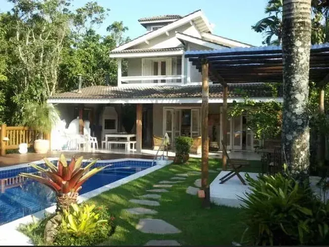 Casa de condomínio para venda possui 280 metros quadrados com 4 quartos