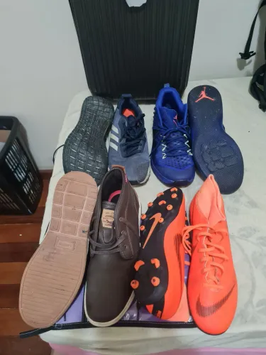 Vários calçados USA