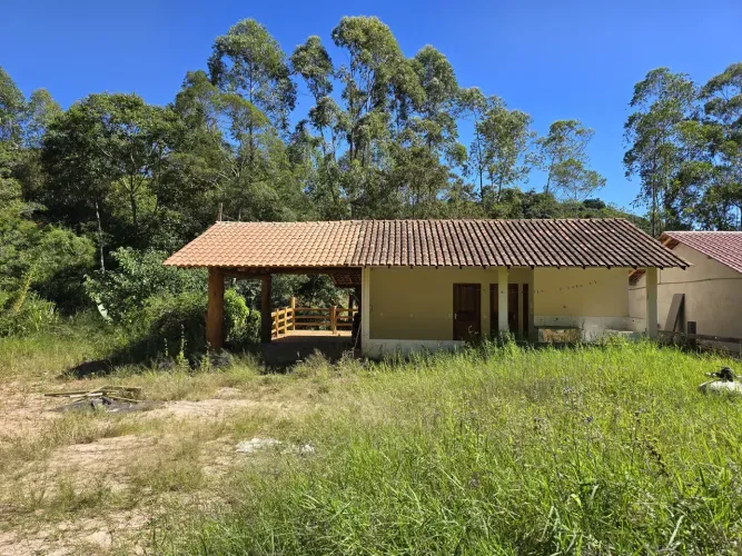 Casa com terreno de 1.000 m² Região Caxixe pedra azul