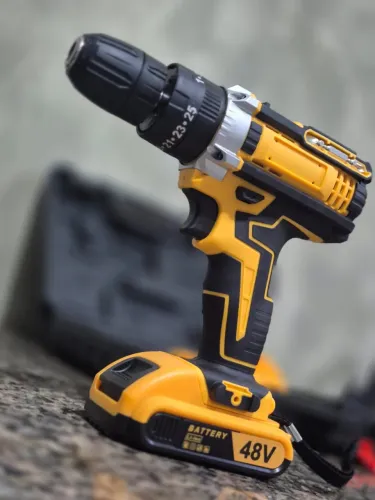 FURADEIRA E PARAFUSADEIRA SEM FIO 48V 110V DUAS BATERIAS 