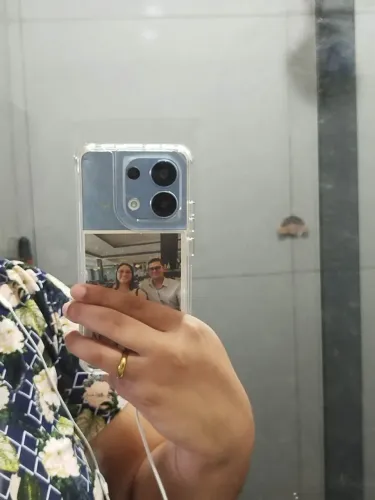 redmi note 13, já vai com carregador original.