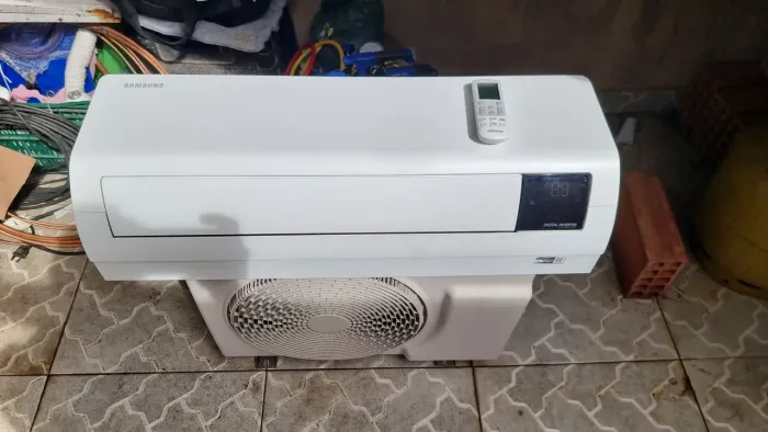 VENDE-SE AR CONDICIONADO INSTALADO SAMSUNG 9000 BTUS INVERTER