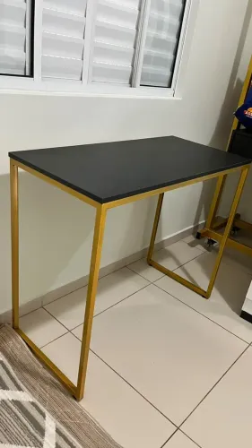 Linda mesa para escritório. 
