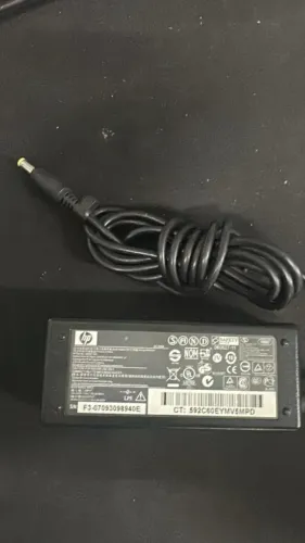 FONTE HP 18,5V BICO FINO