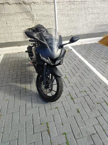 Yamaha R15 