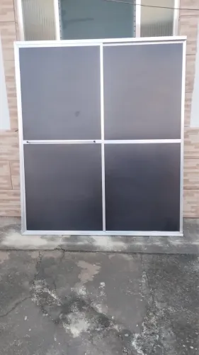Vendo box em esquadria de alumínio usado