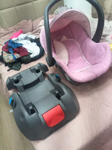 Vendo bebê conforto completo justamente com o suporte de apoio de carro *