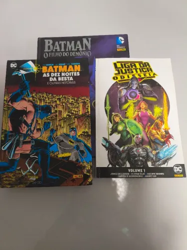 3 livros DC Comics - Bom estado, Batman, Liga da Justiça