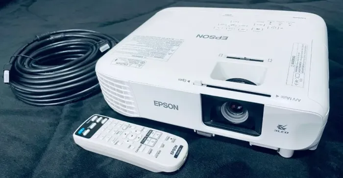 Projetor Epson Powerlite E20 - impecável