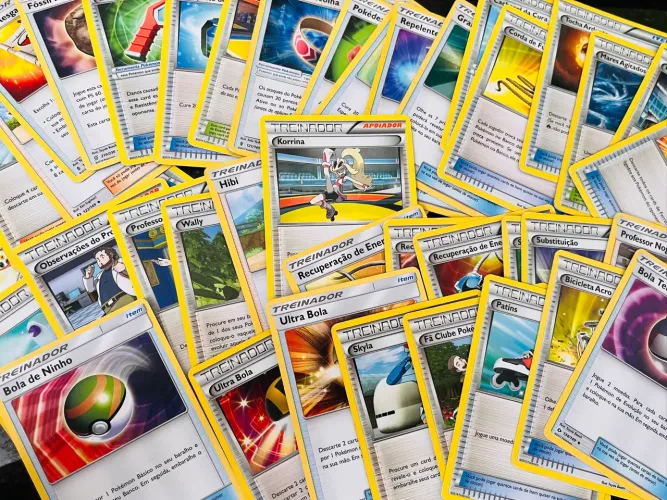 40 cartas POKÉMON de Treinadores