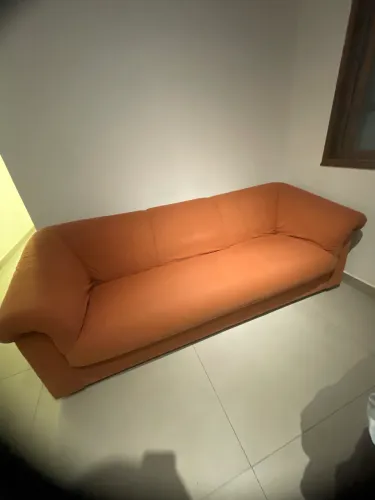 Sofá 03 lugares em suede
