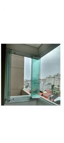 Envidraçamento de sacada retratil
