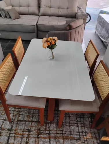 Mesa de jantar 1.20x0.80 4 cadeiras