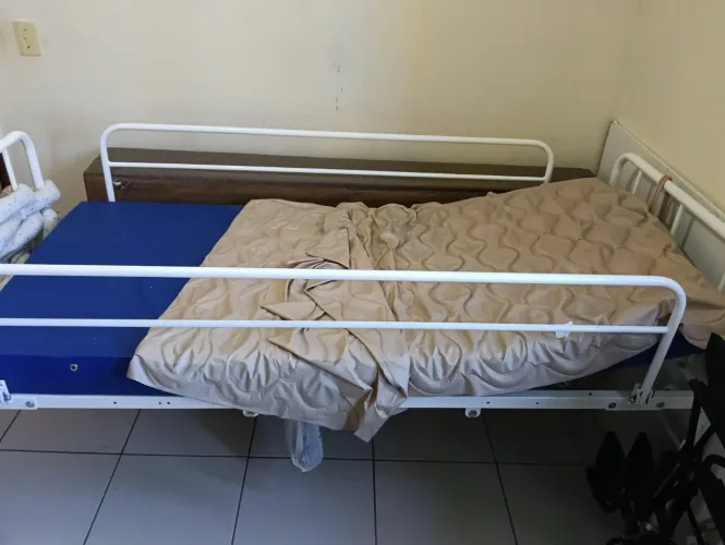 Vendo cama hospitalar 