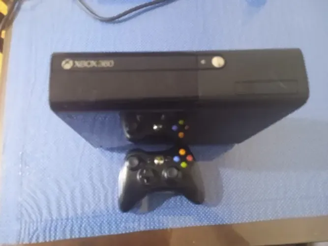 Xbox 360 Super Slim bloqueado + fonte original + controle original